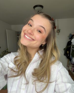 Claudie Mercier Instagram - But FIRST, let me take a selfie 💁🏼‍♀️
