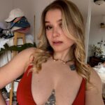 Claudie Mercier Instagram – Je ne le dirai jamais assez, mais MERCI d’exister. ❤️ 
Sans vous, je ne serais pas là où j’en suis aujourd’hui. 
La petite Claudie de 10 ans qui faisait des vidéos sur sa webcam pour faire rire ses amis seraient tellement heureuse de savoir que l’on a atteint nos plus grands rêves. 
Ça me rend émotive de savoir que, pour une 2e année consécutive, vous m’avez choisie pour remporter la catégorie humour & divertissement. Ça me rend fière & surtout émue. 

Je tiens également à féliciter mes collègues @emylalune @chlodeb @liliane.blanco.binette & @michelle1furtado qui auraient toutes autant méritées de remporter cette catégorie puisqu’elles sont hyper talentueuses également. 

Merci aussi au gala @influencecreation de faire briller la création de contenu québécoise. 

JE VOUS AIME du plus profond de mon coeur! 🥰❤️

Crédit photo #1 : @gggstudiosmtl 
Crédit photo #5 : @flammelle_photo