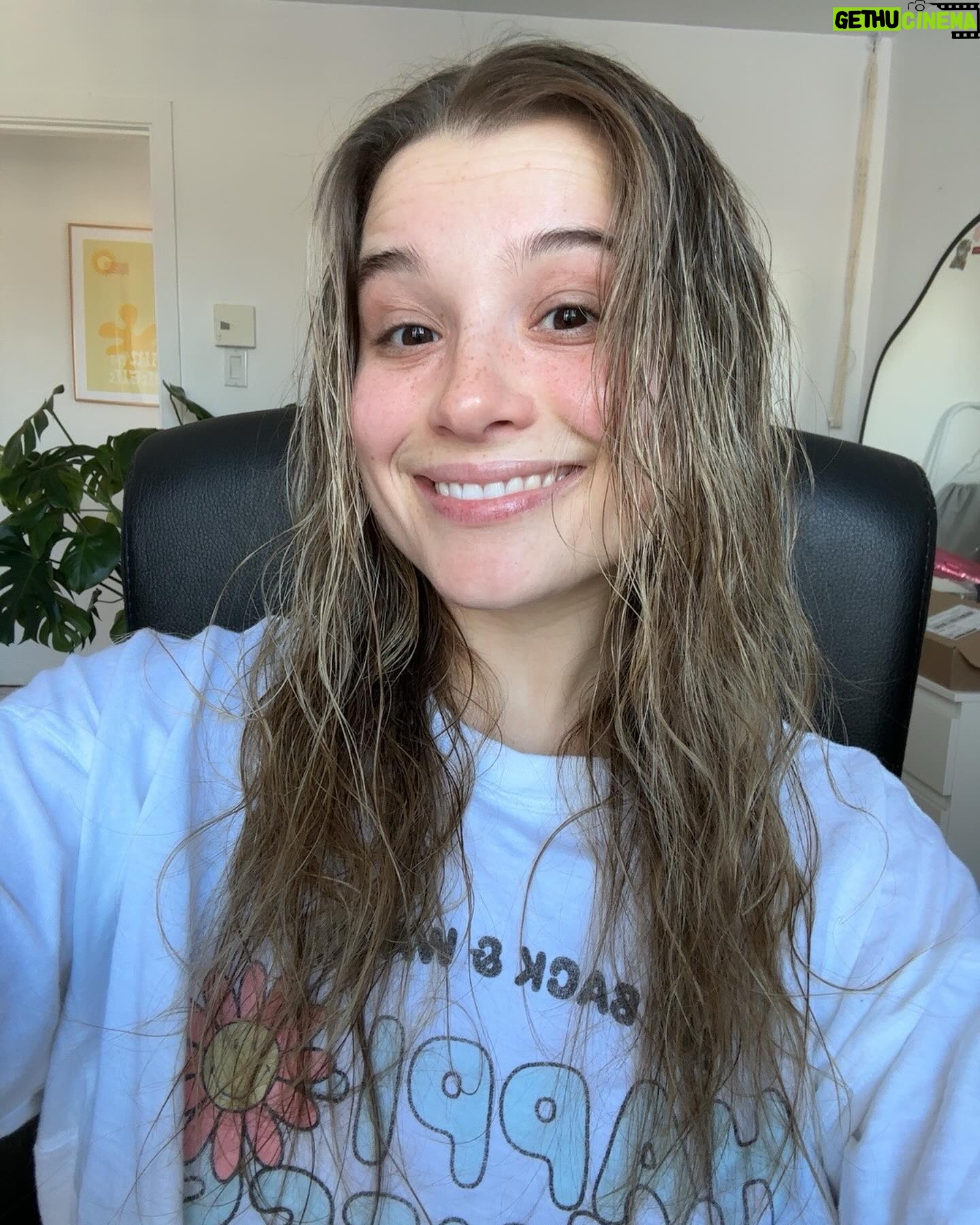 Claudie Mercier - 11.2K Likes - But FIRST, let me take a selfie 💁🏼♀️