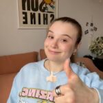 Claudie Mercier Instagram – Suis-je la seule qui s’imagine 1000 scénarios selon les réponses qu’on m’envoie en texto?? Si t’es pareille je t’invite à te rendre sur le site de @tuaslederniermot pour trouver des ressources pour calmer ton stress et ton anxiété. I FEEL YOU! 

*Inspiré de @downwithaaron #partenaire