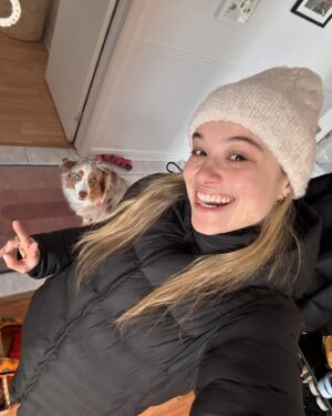 Claudie Mercier Instagram - But FIRST, let me take a selfie 💁🏼‍♀️