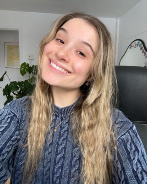 Claudie Mercier Instagram - But FIRST, let me take a selfie 💁🏼‍♀️