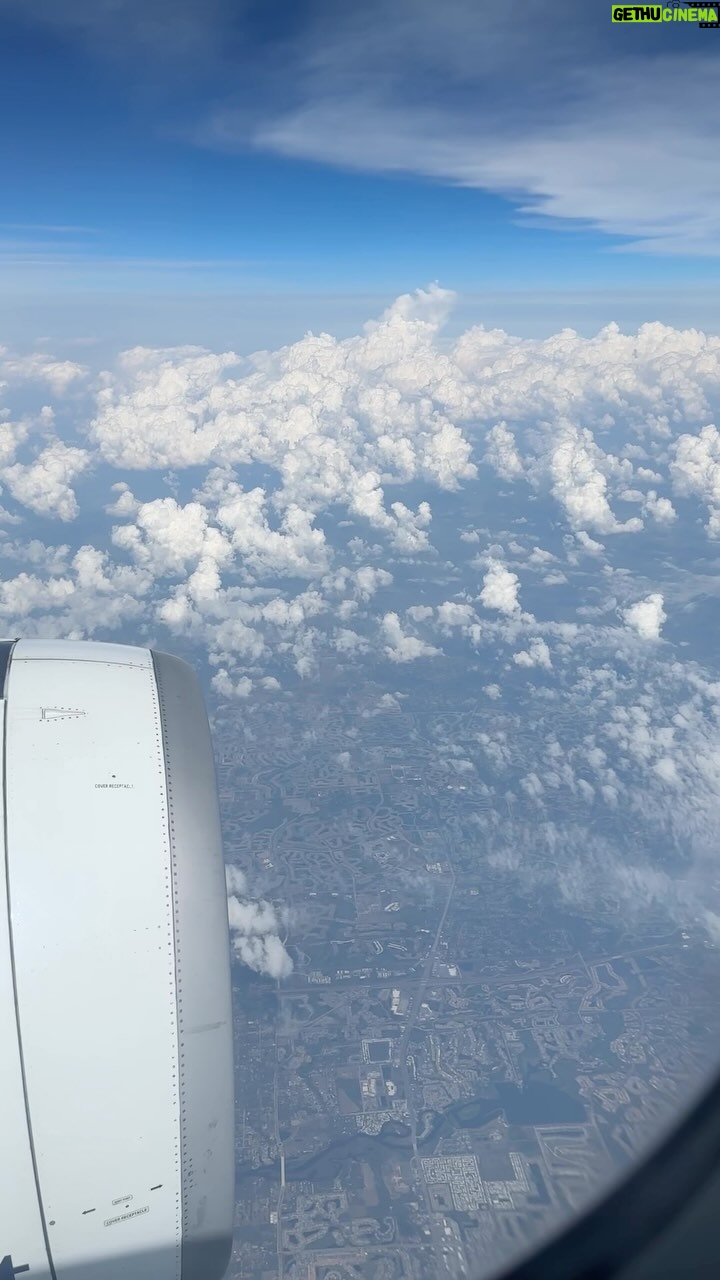 Claudie Mercier Instagram - Vaincre ses peurs pour vivre des moments inoubliables > Éternellement reconnaissante pour @airtransat qui nous a généreusement offert les billets d'avion & à @voyages_action qui se sont occupés de TOUT pour nous (hébergement, itinéraire, idées de restos, etc). Oui nous sommes extrêmement chanceux & nous ne prenons pas ça pour acquis. Nous vivons des moments amazing & sans vous ce ne sera pas possible, alors un grand merci pour ce cadeau de la vie. 💛