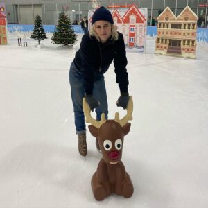 Clea DuVall Instagram - Merry Christmas. 
🎄🎁 ❤️🎁🎄