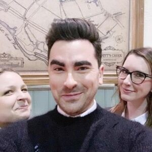 Clea Shearer Instagram - Exactly 5 years ago things were so fun. We visited the @schittscreek set during the last season thanks to our friend @instadanjlevy 💕 the pandemic hadn’t happened, I didn’t have cancer, and we were living our best lives. Grateful for these memories and looking forward to everything to come!