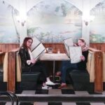 Clea Shearer Instagram – Exactly 5 years ago things were so fun. We visited the @schittscreek set during the last season thanks to our friend @instadanjlevy 💕 the pandemic hadn’t happened, I didn’t have cancer, and we were living our best lives. Grateful for these memories and looking forward to everything to come!