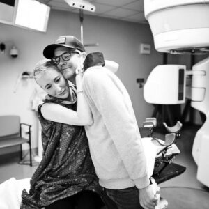 Clea Shearer Instagram - One year cancer free 💗🔔