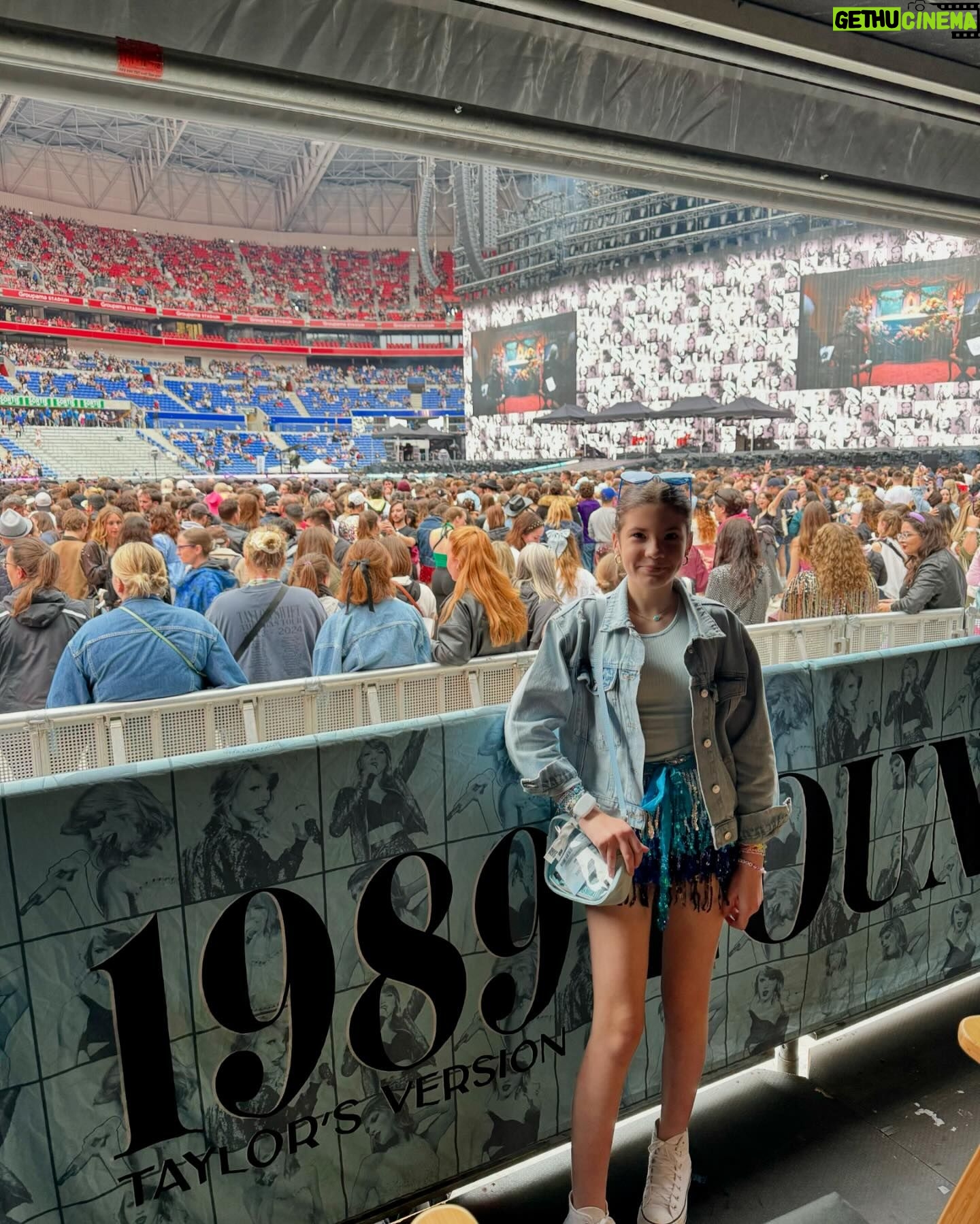 Clea Shearer Instagram - France for Taylor Swift, and back to London to top off our trip. The best possible time anyone could ever have. Home tomorrow! 🇫🇷♥️🇬🇧
