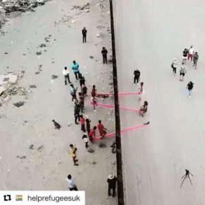 Clémence Poésy Instagram - 🎈 Repost @helprefugeesuk with @get_repost
・・・
What an incredible sight. A see-saw, across the US-Mexico border. ​
​
​ ​Reposted from @hifructosemag.