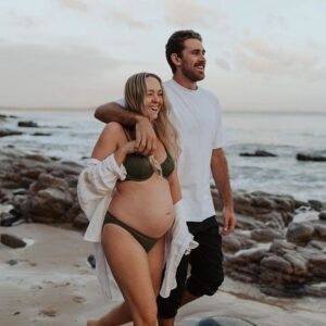Cleo Massey Instagram - I cannot wait to meet mini us. 🙈🌞 Cannot recommend @emmatianphotography ENOUGH. Thank you for capturing these special moments. 🧡