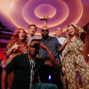 Clodelle Instagram - J’ai eu l’immense plaisir de pouvoir chanter ma chanson Loin de Moi pour la première fois à @plazaplaisir 🔥 What a Vibe ⚡️

Merci à la team @plazaplaisir @_valaire_ @monsieurpy @reharminator pour l’invitation! So grateful 🙏

 📸 @ludovicphotographie
