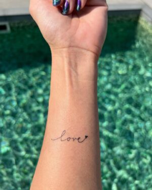 CoCo Lee Instagram - LOVE & FAITH ~my 2 favorite words that I carry strongly in my heart which I desperately needed to get thru this incredibly difficult year.  Life seemed unbearable at times but I adapted the attitude of a “female warrior” to face them head on fearlessly but always had the biggest smile and big fat laughters!  Strength, courage, n bravery is within all of us so use them.  U will gain most precious “Wisdom“ which will change ur perspective on life from here onward.  Be a hungry mind that constantly wanna learn n grow and to gain a treasure chest of wisdom.  My goal in 2023 is to share my life story n how i faced major life changing hurdles n still manage to keep a positive attitude.  I am happy to say I am finally living the real me.  It’s the best feeling n I’m grateful everyday to be alive n I get to share my thoughts with u.  My dear friends… Be U n Live U!  Remember there’s only 1 of u in the world, u r one of a kind💖. Life can be too short so dare to dream big! Everything in life is a choice so choose what brings u joy n meaning.  Say bye bye to 2022, n farewell to all the shit that happened.  In 2023~Live a life of good intentions, truth, have faith in what u do, SMILE n choose happy!!! Be a winner, not a victim.  Don’t take things personal, never judge a book by it’s cover, do care about the suffering of others n try to help if u can, love our Mother Earth, be a good listener, gain wisdom, and have abundance of  love  to give to others.  Be the boss of ur own life.  Stand up  for something u believe in.  Be an influential figure to inspire people.  And keep Spreading LOVE & POSITIVITY everywhere.  I’m a female warrior baby! Just like The Great Wall of China I will never fall.  If I can overcome anything, so can u! You are not alone, no matter how hard life gets, I’m with u.  #newyear #newbeginnings #bestrong #beyourself  #loveyourself