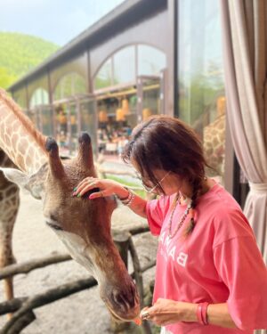 CoCo Lee Instagram - LOVE & FAITH ~my 2 favorite words that I carry strongly in my heart which I desperately needed to get thru this incredibly difficult year.  Life seemed unbearable at times but I adapted the attitude of a “female warrior” to face them head on fearlessly but always had the biggest smile and big fat laughters!  Strength, courage, n bravery is within all of us so use them.  U will gain most precious “Wisdom“ which will change ur perspective on life from here onward.  Be a hungry mind that constantly wanna learn n grow and to gain a treasure chest of wisdom.  My goal in 2023 is to share my life story n how i faced major life changing hurdles n still manage to keep a positive attitude.  I am happy to say I am finally living the real me.  It’s the best feeling n I’m grateful everyday to be alive n I get to share my thoughts with u.  My dear friends… Be U n Live U!  Remember there’s only 1 of u in the world, u r one of a kind💖. Life can be too short so dare to dream big! Everything in life is a choice so choose what brings u joy n meaning.  Say bye bye to 2022, n farewell to all the shit that happened.  In 2023~Live a life of good intentions, truth, have faith in what u do, SMILE n choose happy!!! Be a winner, not a victim.  Don’t take things personal, never judge a book by it’s cover, do care about the suffering of others n try to help if u can, love our Mother Earth, be a good listener, gain wisdom, and have abundance of  love  to give to others.  Be the boss of ur own life.  Stand up  for something u believe in.  Be an influential figure to inspire people.  And keep Spreading LOVE & POSITIVITY everywhere.  I’m a female warrior baby! Just like The Great Wall of China I will never fall.  If I can overcome anything, so can u! You are not alone, no matter how hard life gets, I’m with u.  #newyear #newbeginnings #bestrong #beyourself  #loveyourself