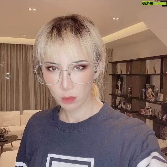 CoCo Lee - 3.6K Likes - Gangsta.. Hold up ... wait a minute.....