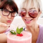 CoCo Lee Instagram – PINK DESSERTS HOME CHALLENGE 2020 
Let’s spread the word of awareness for breast cancer with this pink dessert challenge!! Me and my sis @nancy_yauyetei did a raspberry smoothie that’s great for the summer time… C’mon Ladies.. let’s do this together!! 💖💖💪🏼💪🏼 保持社交距離，在家抗疫，人人都可以做甜品達人，為遺傳性癌症患者打打氣！

參加方法：

1.	製作一份具粉紅元素的甜品/飲品
2.	跟甜品合照 / 拍片開心SHARE上IG/ FB
3.	Tag 3(or more) 個朋友一齊參加 /
*不接受挑戰便捐最少HKD20予香港遺傳性乳癌家族資料庫 – https://www.asiabreastregistry.com/en/donate 
#pinkdesserts2020 #womensupportingwomen 
@asiabreastregistry