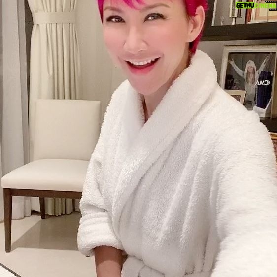 CoCo Lee - 5.3K Likes -