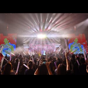 CoCo Lee Instagram - YEAH！《You & I》澳門站圓滿成功！👏👏👏真的覺得我的歌迷都好會唱喔！
謝謝你們送我美麗的回憶✨ 每次都要感謝來自各地飛來看我的歌迷，你們讓我太太太感動了!! 期待下一站見大家
下次合唱哪一首好呢? Give me some ideas 😍
#平常哭的噼里啪啦的我這次終於把YOUandI唱完
#我特別選的最好的愛你喜歡嗎？
#興奮到我把鞋子也脫了
#猜猜我吃了多少個葡撻😋

For all who came to my very first Macau concert, I can’t thank u enough for making this another unforgettable one for me... I gotta say my fans have excellent singing skills, I absolutely loved every moment of it. 
And Guess how many egg tarts I ate after the show hahaha🤤🤤
Can’t wait to see you again at next stop💜

#COCOLEE #李玟 #COCO李玟 #李玟COCOLEE 
#李玟YOUANDI世界巡迴演唱會 #cocoleeyouandiworldtour #李玟YOUandI世界巡演 #李玟YOUandI世界巡演澳門站
#李玟YOUANDI #youandi #cocoleeinconcerts  #musicismylife