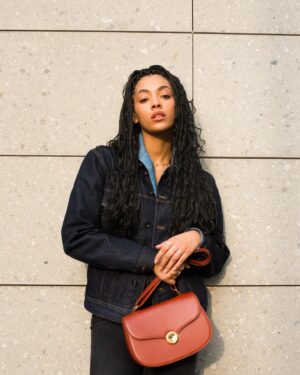 Coco Rebecca Edogamhe Instagram - You know is Loro Piana when you see it 💫💃🏽🫶🏽
📸 @minia.photos 

@loropiana #loropianaghierabag 
#inpartnershipwithloropiana #loropiana