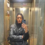 Coco Rebecca Edogamhe Instagram - Negli scorsi giorni sono stata meno attiva del solito , perché ho notato che avevo bisogno di prendere un po’ le distanze e che non avevo tante cose da dire, da comunicare o da far vedere. Sono state settimane intense e continueranno ad esserlo, sia per quello che sta succedendo nel mondo, nel nostro paese e nella quotidianità. Una lavatrice di eccitazione, gratitudine, tristezza, rabbia, dolore, dolore, paura, felicità e per metabolizzare tutto è giusto distaccarsi un attimo ❤️‍🩹🫂
