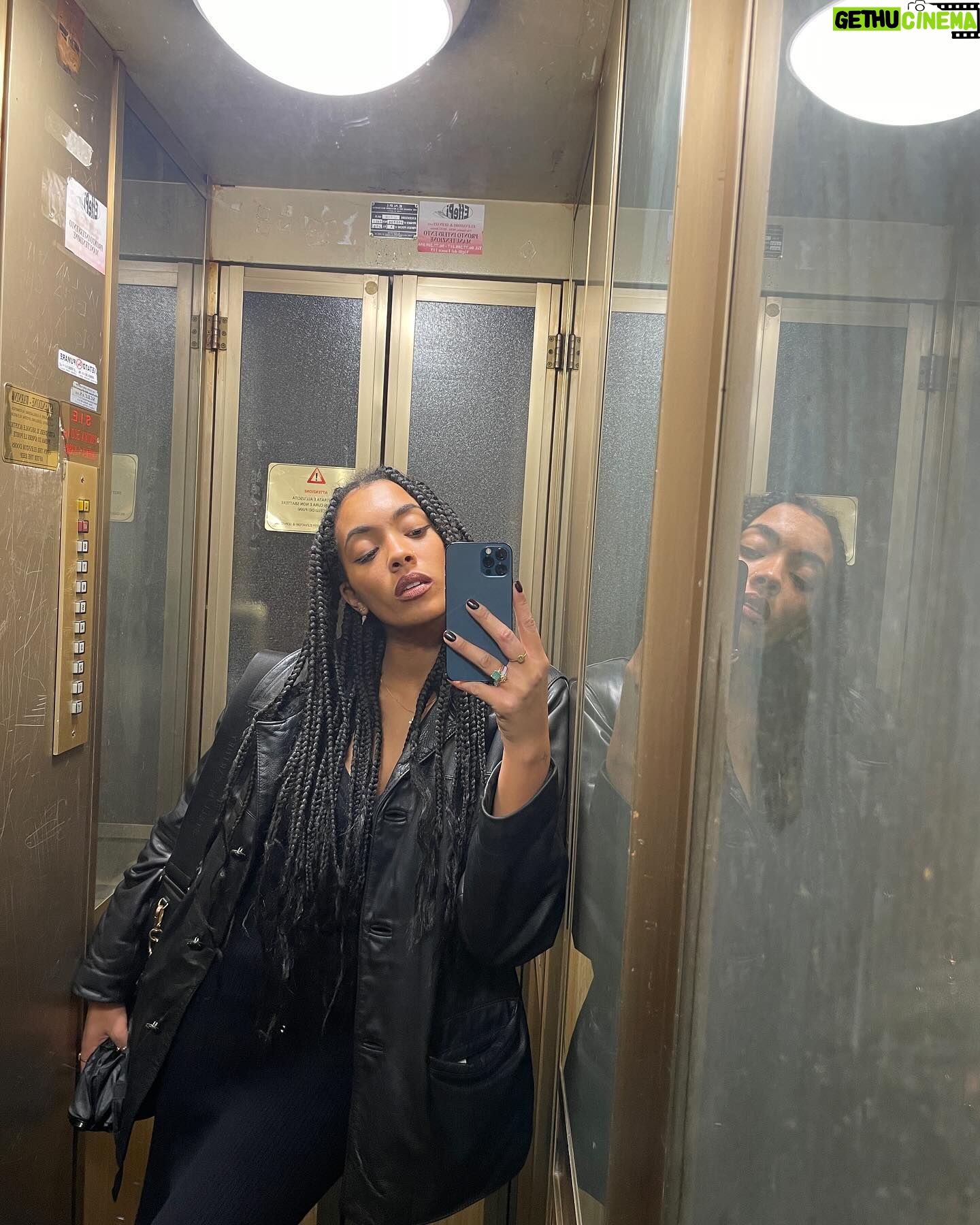 Coco Rebecca Edogamhe Instagram - ❤️🩹☕️💃🏽✰