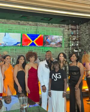 Cocoa Brown Instagram - @cocoabrownonefunnymomma phenomenal job thx you sis for being a beacon of light and a veteran influence in our film @twistedheartsmovie