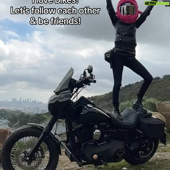 Cody Renee Cameron Instagram - Comment what kind of bike you ride & I’ll follow you back ❤️🔥