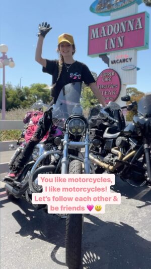 Cody Renee Cameron Instagram - Comment if you ride & I’ll follow you back! 🩷👋 

Vid Idea from @reckless_1krr 

#bikerfriends #harleydavidson #bikenights #motorcycles #harleyoftheday #sportster #bikekingz #motorcyclemafia