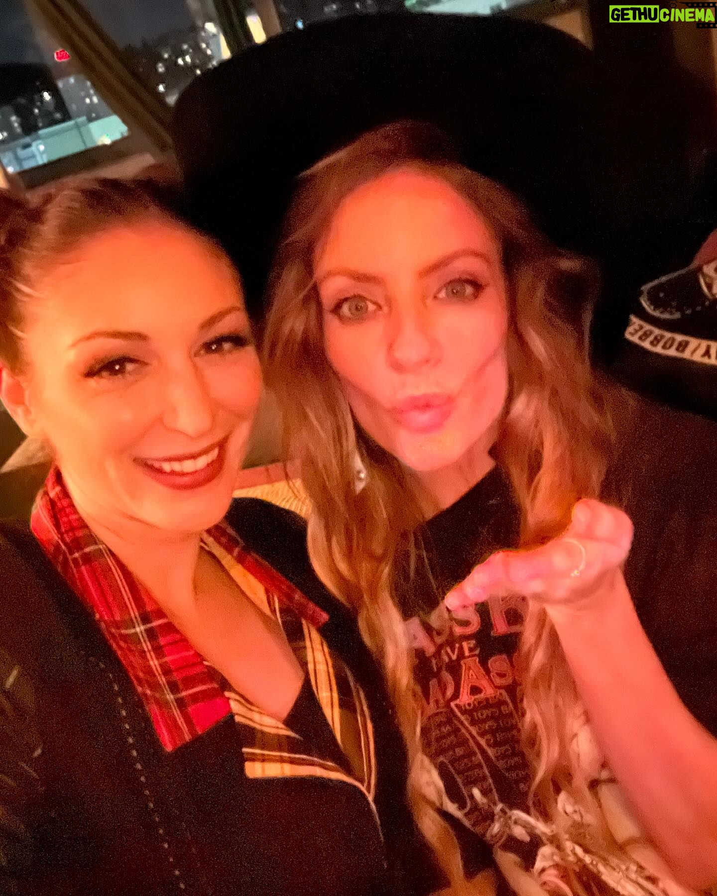 Cody Renee Cameron Instagram - Had a blast performing at @desertfivespotla with the incredible house band! The energy was electric! ⚡️ Thanks so much to @ryanposner for inviting me @beardbates for hosting & the band for being badass! Also to my incredible friends who always show up for me especially @daretaylorofficial & @carlottachampagne and @happiertrigger for these dope photos! ❤️ Yeehaw!