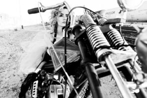 Cody Renee Cameron Instagram - Throwback to 1 of my fav set with @shalongoss ❤️⚡️
I love vintage choppers! 🏍️ 💨 
Which pic is your fav?! 📸 ❓ 

📸 @shalongoss 

To see all the pix click link in bio 🔗