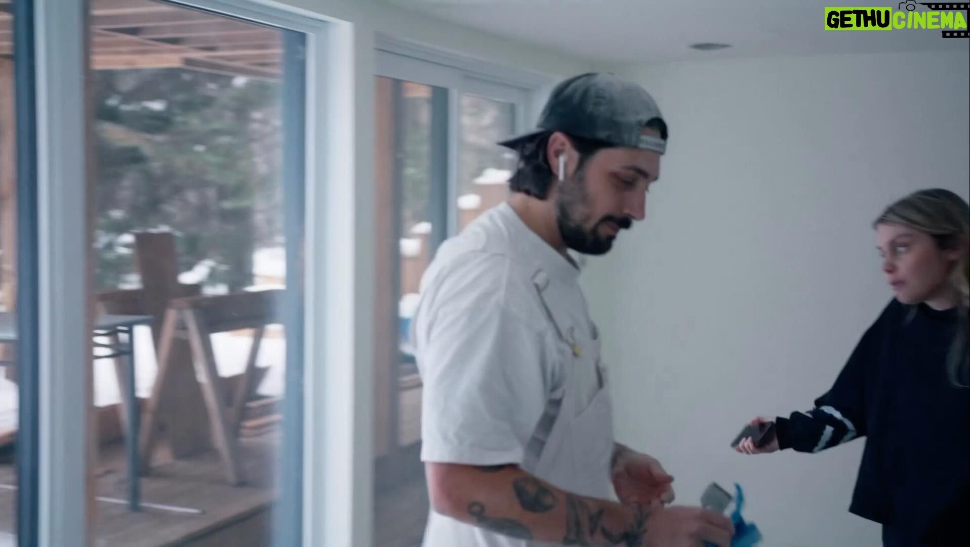 Coeur de Pirate Instagram - Pour les gens qui auraient peur pour leur couple après des rénovations, y’a de l’espoir hihi voyez ceci et la suite ce soir sur @casa.reseau