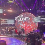 Coeur de Pirate Instagram – Prime night ce soir ! Et bonne journée internationale des droits de la femme parce que c’est toujours pas évident même en 2024. Love all the womxn in my life; et beaucoup d’amour pour celles qui portent @dals_tf1 en coulisses et devant les caméras ♥️