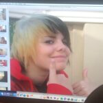 Coeur de Pirate Instagram - Vu que tout le monde ressort les photos de son passé : La fois que j’ai retrouvé les photos de moi dans ma phase emo et que sur toutes les photos de famille j’étais comme *sO tOrTurEd*