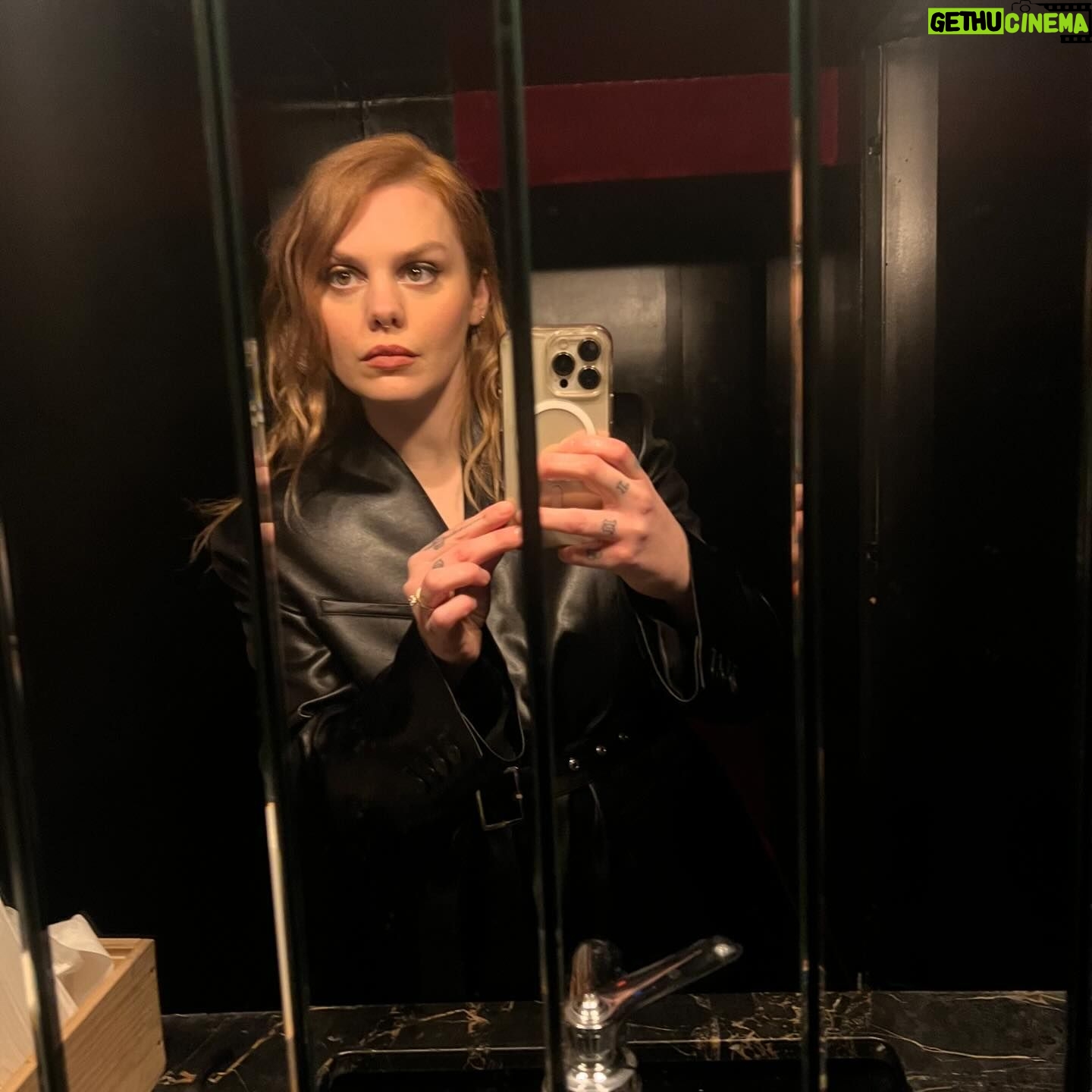 Coeur de Pirate Instagram - Byyyyyye Paris ✨