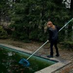 Coeur de Pirate Instagram – Les plusieurs phases émotives de la découverte d’un écureuil mort dans une piscine. 
Dernier épisode des 12 travaux de Béatrice c’est ce soir sur @casa.reseau 💅🏻