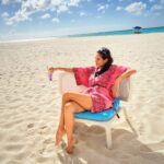 Collien Ulmen-Fernandes Instagram - Allerhärteste Arbeitsbedingungen auf Aruba. Beim #Traumfisch 🐠 🏝️🍹☀️ 😫