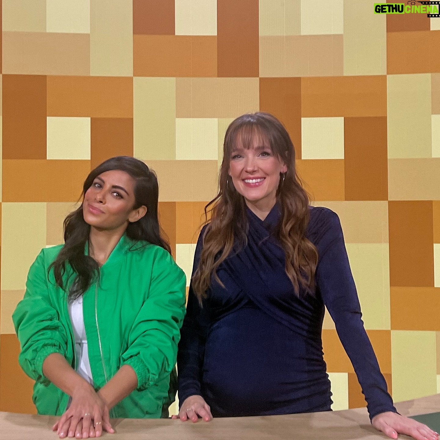 Collien Ulmen-Fernandes Instagram - Macht lustige Sachen mit @carokebelin Morgen Abend um 22:50 Uhr im ARD Fernsehen 🥳 🎉