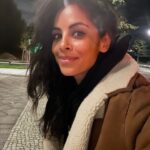 Collien Ulmen-Fernandes Instagram - Zwecks Moderationsaufzeichnung im EISKALTEN Berlin. ❄️🥶🧊 Letzter Arbeitstag für unsere dreiteilige ARD-Dokumentation #DieVIVAStory Eine kulturhistorische Auseinandersetzung mit der Videoverwertungsanstalt: 🔻🔺🔻🔺❣️ Ende des Jahres in TV und Mediathek #ARDkultur #FloridaFactual #VIVAforever #DieVivaStoryZuGeilFürDieseWelt