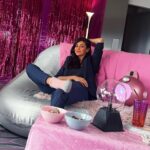 Collien Ulmen-Fernandes Instagram - ARD-Filmdrehend in Berlin. Als Alexandra, abgebrühte Plattenfirmen-Bossin. Mit viel Lametta und tollen Kolleginnen. @alicia.von.rittberg @lea_drinda @sirafaal @wasviamaria #ARD