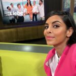 Collien Ulmen-Fernandes Instagram - Heute: Pressetag für die ARD (u.a. live im ARD-Buffet) zur neuen Staffel von StadtLandLiebe. Noch nicht gesehen? Ihr müsst nicht bis zur TV-Ausstrahlung warten. Es gibt jetzt schon alle Folgen @ardmediathek (Link in Bio) 🙀 Und da geht’s sowas von ab… ❤️‍🔥🧨