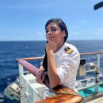 Collien Ulmen-Fernandes Instagram - Ekzeme! Herpes! Eingewachsene Zehennägel! Hautpilze! Hyperhidrose! Und jetzt Feierabend… 😳 🩺 ⚓️ 🥳 🍻☀️