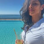 Collien Ulmen-Fernandes Instagram - Nach Dreharbeiten in Hamburg, Berlin, Baden-Baden und Köln nun geburtstagsfeiernd zurück auf Malleeee 🤘🏾 ☀️👙🎂🎁 🎉🎈🍾🍹🪩 🎊 🏖