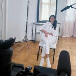 Collien Ulmen-Fernandes Instagram - Endlich raus aus der Jogginghose. Erster Arbeitstag nach längerer Krankheitsphase. Beim Dreh für ein neues RTL-Format. 🎥 🎬
