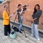 Collien Ulmen-Fernandes Instagram - Servus aus Vienna. 🇦🇹 👋🏽 Auf Promotour für meine neue ZDF-Sendung DAS KI-MANIFEST. Dafür heute TV- und Radiointerviews im wunderschönen Wien. Und gleich nach Feierabend erstmal ‘n schönes Wiener Schnitzel… 🤤