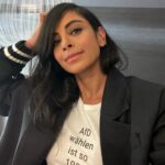 Collien Ulmen-Fernandes Instagram - Eigentlich wäre ich heute als Gästin bei Bosetti Late Night in Babelsberg gewesen. Na ja, hat nicht ganz geklappt. Stattdessen nun erkältet aus London zugeschaltet.. Es geht um die AfD, Demonstrationen und Brandmauern gegen ganz rechts. Uuuuund Shitstorm in 3,2,1… Bosetti Late Night - mit mir als Online-Gästin - heute um 21:00 Uhr in 3Sat.