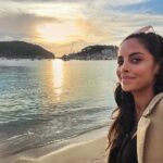 Collien Ulmen-Fernandes Instagram - Soller! Sunset! So schön! Kurz mal ein bisschen Sonne, bevor es nächste Woche zu Dreharbeiten an die Arktis geht… 🥶 🎥 🐻‍❄️🧣🧤⛄️🧊⛸️❄️ 🎬