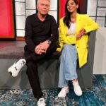 Collien Ulmen-Fernandes Instagram – Wir Zwei schon wieder. 
Wir dürfen mal wieder zusammen moderieren. 
Und es geht wieder um 🎵🎶 📺 
Diesmal trauern wir aber nicht einem toten Popmusik-Kanal hinterher 
(…wie in der VIVA-Story ➡️ @ardmediathek)
Diesmal feiern wir einen lebendigen Musik-Kanal und zwar @deluxe_music 🙌🏽
Dort moderieren @markus_kavka und ich nämlich morgen Abend um 19:00 Uhr ein Special – in dem wir 30 Jahre Deutsches Musik-TV feiern.
(…mit ganz viel Krawall und Remmidemmi und megakrassen Anekdoten über’s Musikfernsehen… 💫🌈🎼🎸📻🎤🎙💥🪩 🥳 😵‍💫🧑🏻‍🎤🕺🏻🤘🏾🙀🙈)
In diesem Sinne: Hamma wieder was gelernt! Recht herzlichen Dank für die Aufmerksamkeit! Auf Wiedersehen!