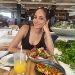 Collien Ulmen-Fernandes Instagram - Ich geh jetzt unter die Food-Influencerinnen… 🥗🍝🥟🍲💁🏽‍♀️📸🤳🏽 #FilmingInAmerica #WatrRooftopRestaurant #MiamiBeach
