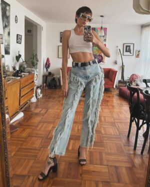 Columba Diaz Instagram - Con mis pantalones @v.arragan  puesto o abajo?