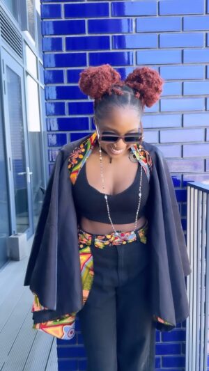 Comfort Fedoke Instagram - Happy Birthday to me 🍾Another year around the sun 💫  I’m reflecting and counting all my blessings because there’s so much more in store and I’m more than ready to receive them. 
•
Garment made by @youmeewee  love that I can wear this in multiple ways , thank you for giving me something that reflects me; multifaceted ✊🏾

Thank you @seasoned_dialogue your words speak to my soul 

#trusttheprocess #birthday #inmybag #godovereverything