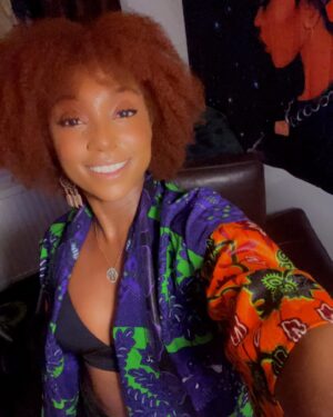 Comfort Fedoke Instagram - New Color 🧑🏾‍🦰 Whatcha think?
I think I’m bout to have fun with this 😎
•
Supporting black companies and owners here in London⬇️

Hair color by @hairbyfloria @texturesalonlondon 
Hair product by @4conly 
Shirt by @youmeewee 
#copper #newlook #londonlife #naturalhair #natural #afro #4conly #africanbeauty